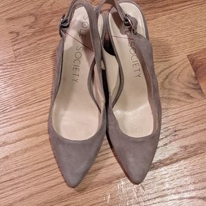 Excellent condition Sole Society Faux Suede dress shoes heels size 10